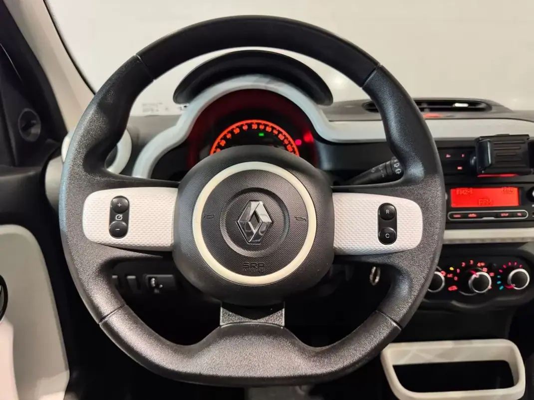 Renault Twingo 2015 - 7900 EUR, 124650 km - 124650km - foto 19 de 42