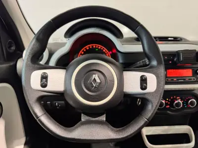 Renault Twingo 2015 - 7900 EUR, 124650 km - AUTO.MOTO.pt - 124650km - foto 19 de 42