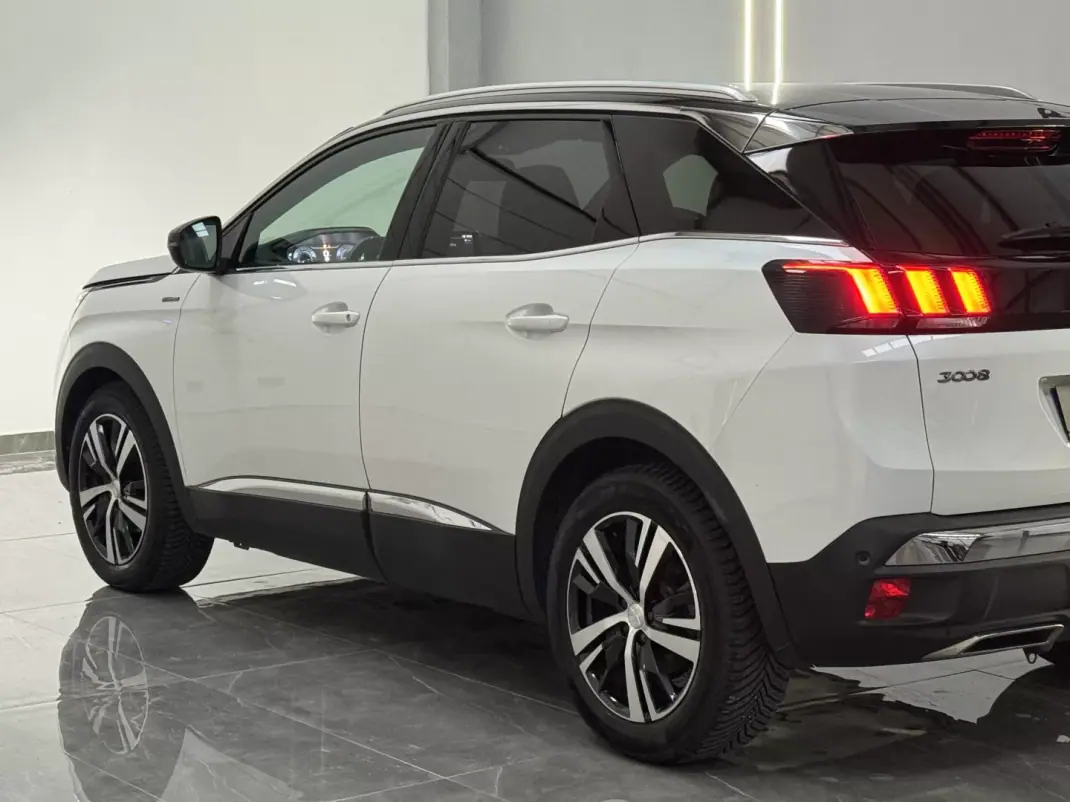 Peugeot 3008 2019 - 18990 EUR, 67000 km - AUTO.MOTO.pt - 67000km - foto 6 de 22