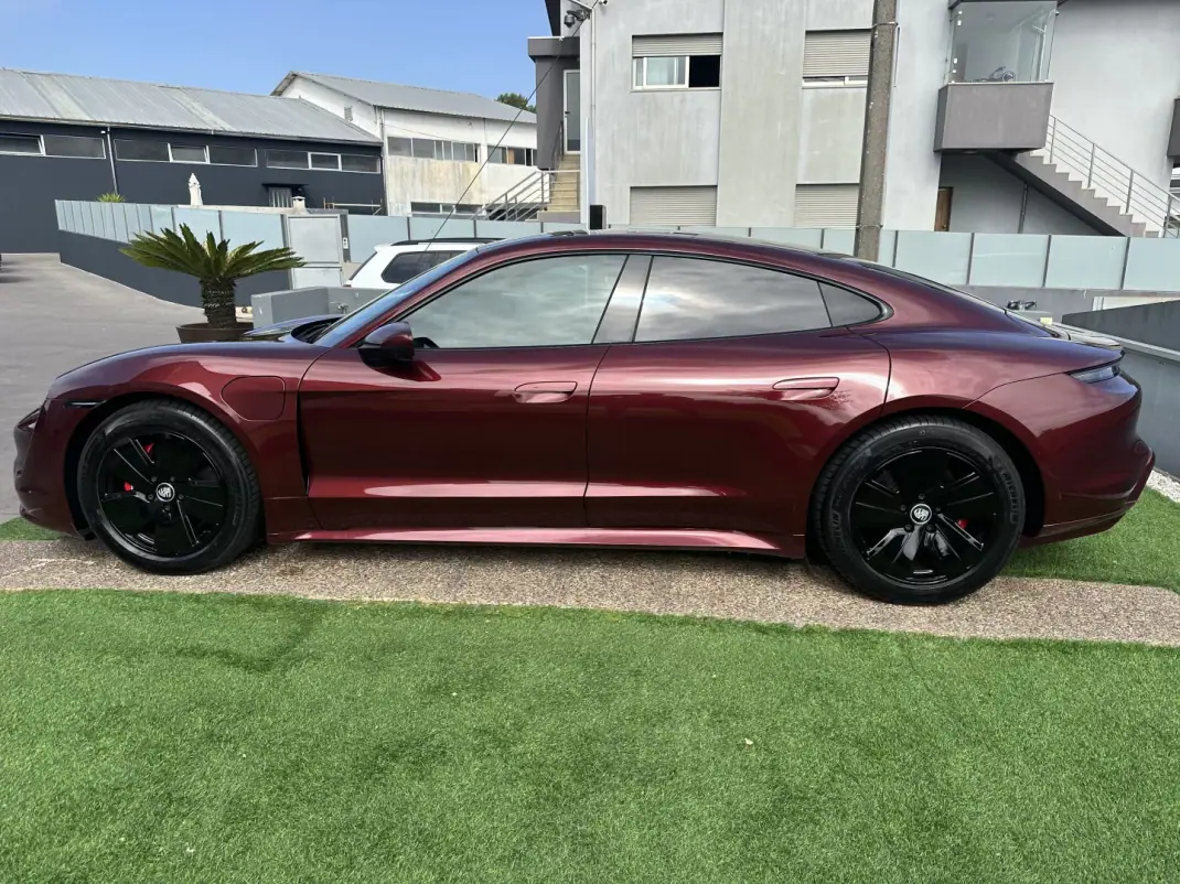 Porsche Taycan 2020 - 49900 EUR, 100000 km - AUTO.MOTO.pt - 100000km - foto 16 de 61
