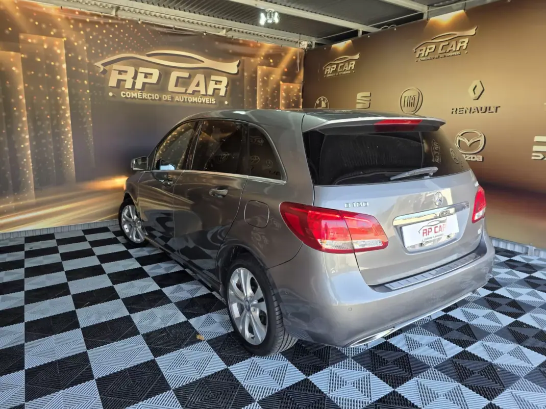 Mercedes-Benz B 180 2015 - 14490 EUR, 178000 km - AUTO.MOTO.pt - 178000km - foto 9 de 16