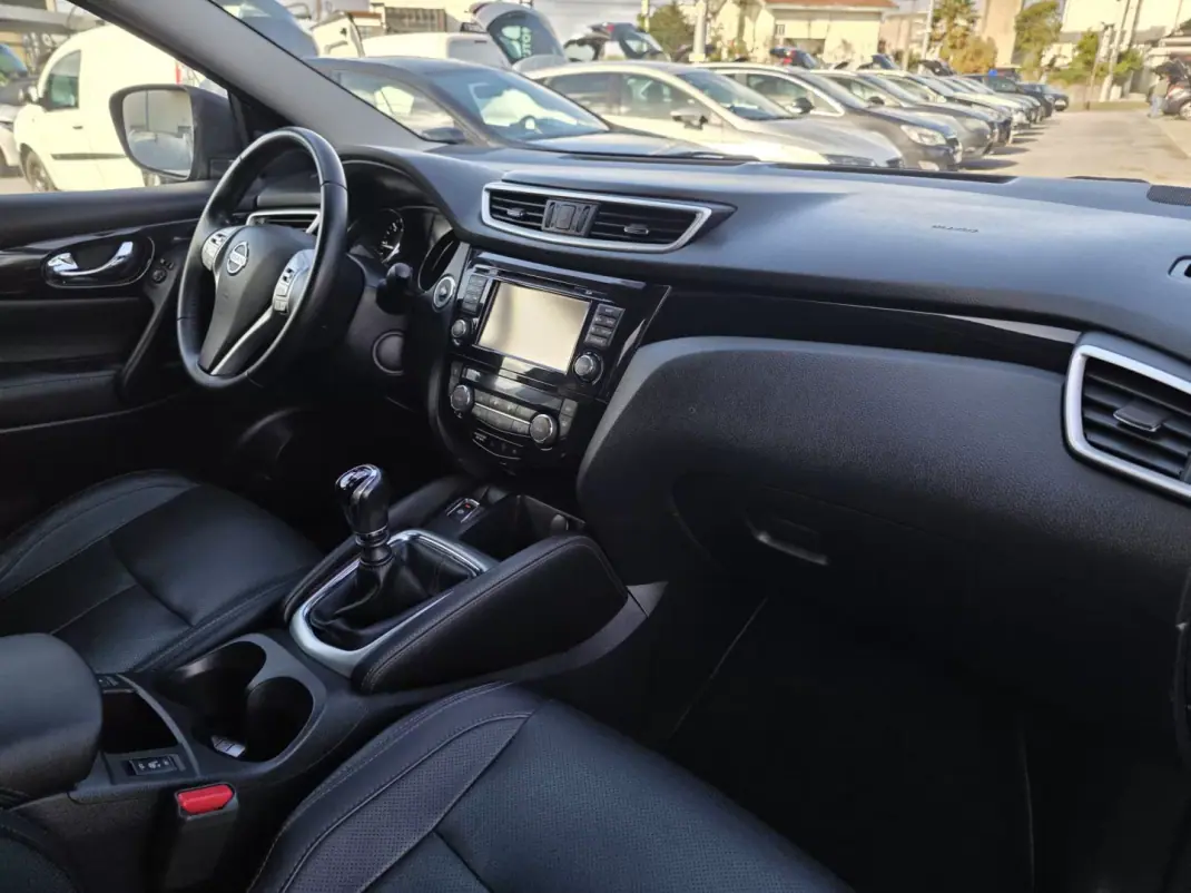 Nissan Qashqai 2015 - 13990 EUR, 146000 km - AUTO.MOTO.pt - 146000km - foto 39 de 40