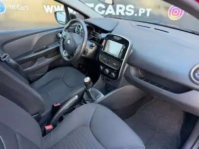 Renault Clio 2016 - 10900 EUR, 218602 km - AUTO.MOTO.pt - 218602km - foto 14 de 19