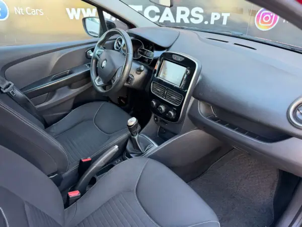 Renault Clio 2016 - 10900 EUR, 218602 km - AUTO.MOTO.pt - 218602km - foto 14 de 19