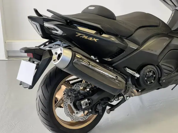 Yamaha TMAX 2016 - 8990 EUR, 27000 km - AUTO.MOTO.pt - 27000km - foto 10 de 35
