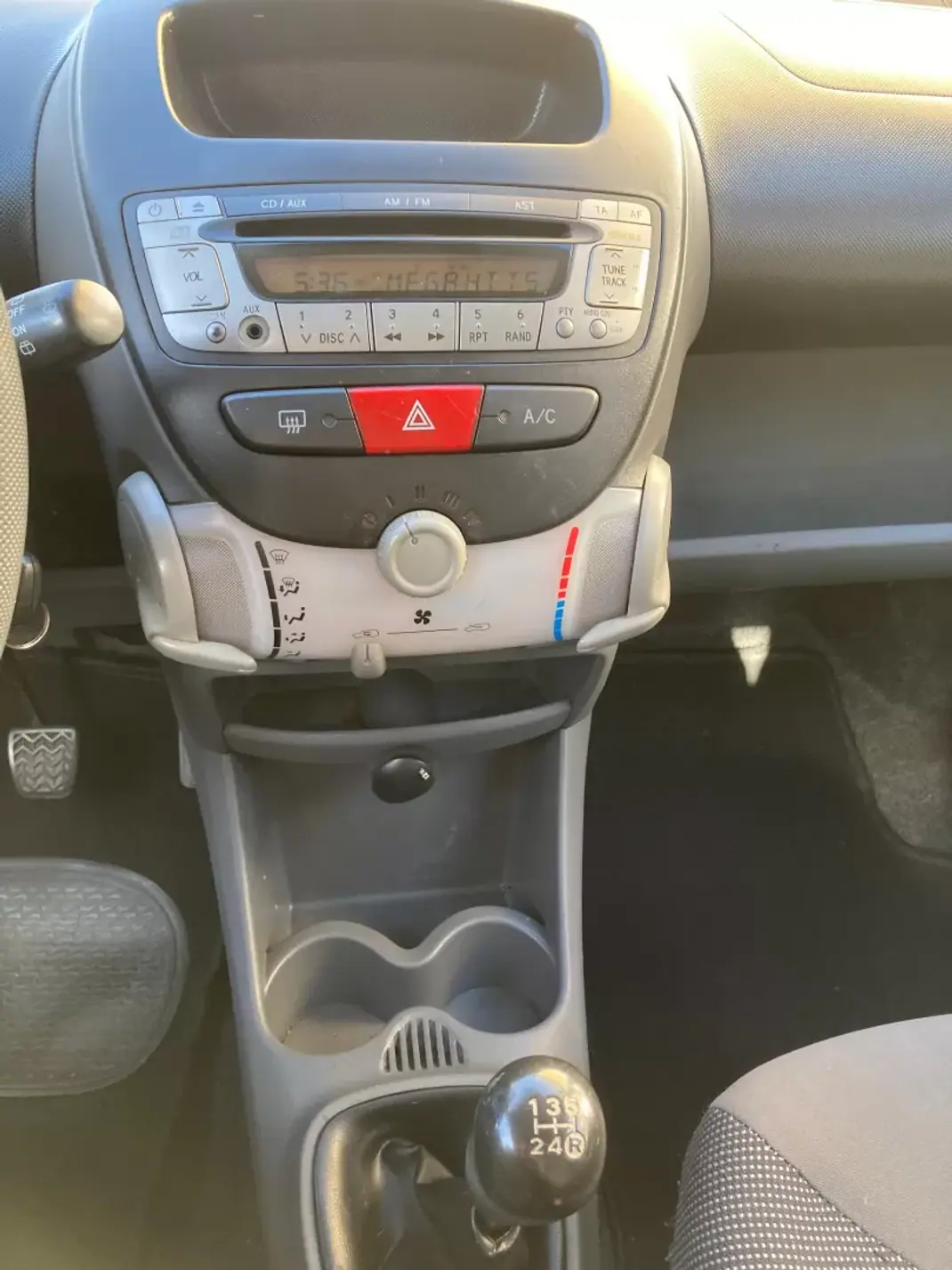 Peugeot 107 2008 - 4500 EUR, 171000 km - AUTO.MOTO.pt - 171000km - foto 15 de 17