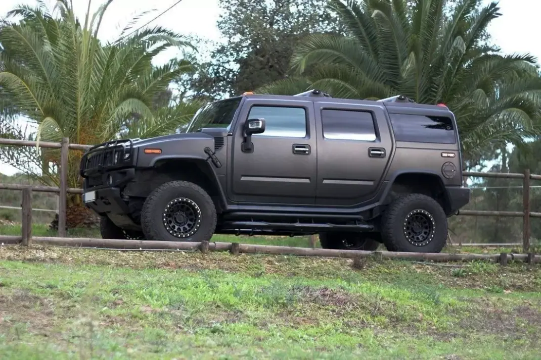 Hummer H2 2006 - 48800 EUR, 75250 km - AUTO.MOTO.pt - 75250km - foto 14 de 39