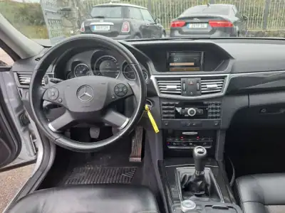 Mercedes-Benz E 250 2009 - 14450 EUR, 234946 km - AUTO.MOTO.pt - 234946km - foto 9 de 23