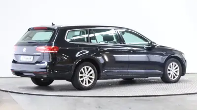 Volkswagen Passat Variant 2017 - 15999 EUR, 157121 km - AUTO.MOTO.pt - 157121km - foto 4 de 17