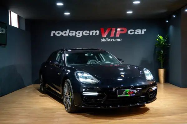 Porsche Panamera Sport Turismo 2020 — photo 2 of 22