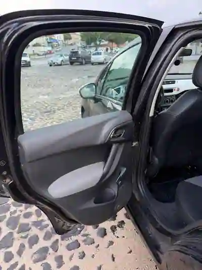 Citroën C3 2011 - 5500 EUR, 160000 km - AUTO.MOTO.pt - 160000km - foto 11 de 15