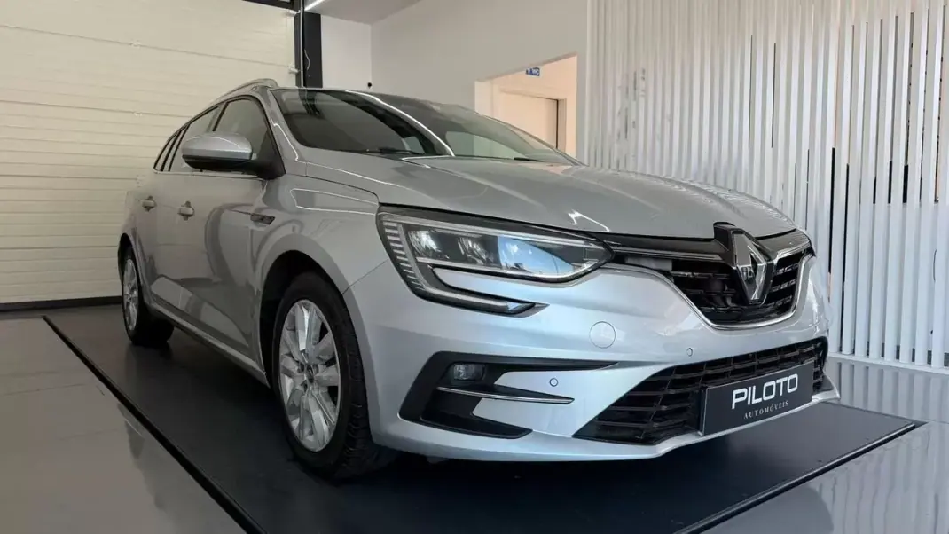 Renault Mégane Sport Tourer 2020 - 13990 EUR, 137993 km - AUTO.MOTO.pt - 137993km - foto 5 de 32