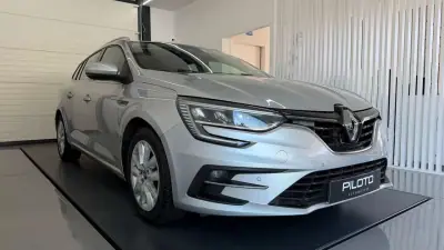 Renault Mégane Sport Tourer 2020 - 13990 EUR, 137993 km - AUTO.MOTO.pt - 137993km - foto 5 de 32