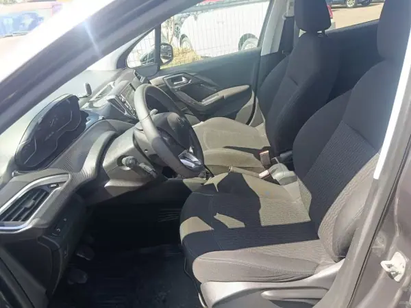 Peugeot 208 2019 - 11900 EUR, 104199 km - AUTO.MOTO.pt - 104199km - foto 15 de 26