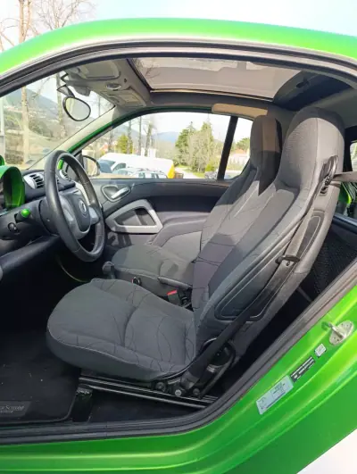 Smart Fortwo Cabrio 2015 - 8990 EUR, 75000 km - AUTO.MOTO.pt - 75000km - foto 7 de 9