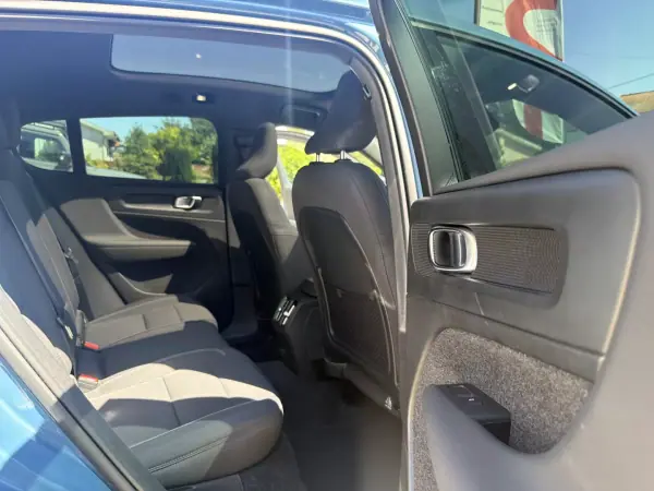 Volvo C40 2023 - 31990 EUR, 69987 km - AUTO.MOTO.pt - 69987km - foto 9 de 13
