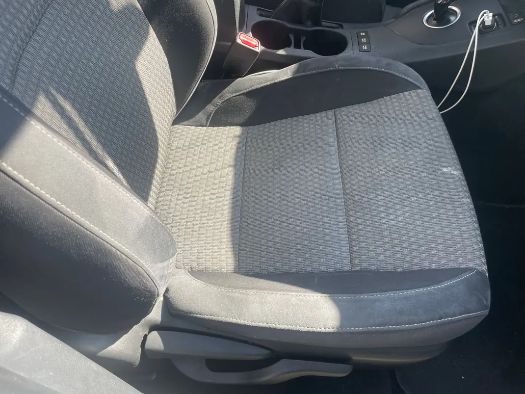 Toyota Auris 2017 - 12900 EUR, 217333 km - 217333km - foto 7 de 15