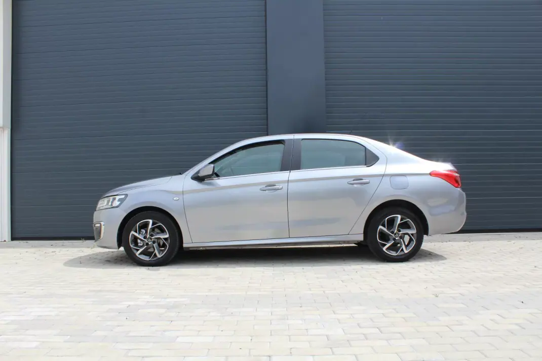 Citroën C-Elysée 2019 - 10500 EUR, 118000 km - AUTO.MOTO.pt - 118000km - foto 3 de 21