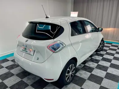 Renault Zoe 2015 - 8250 EUR, 19000 km - AUTO.MOTO.pt - 19000km - foto 7 de 12