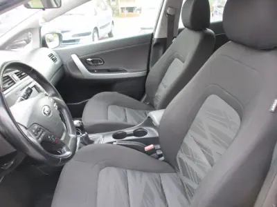Kia Ceed SW 2016 - 9900 EUR, 160000 km - AUTO.MOTO.pt - 160000km - foto 10 de 12