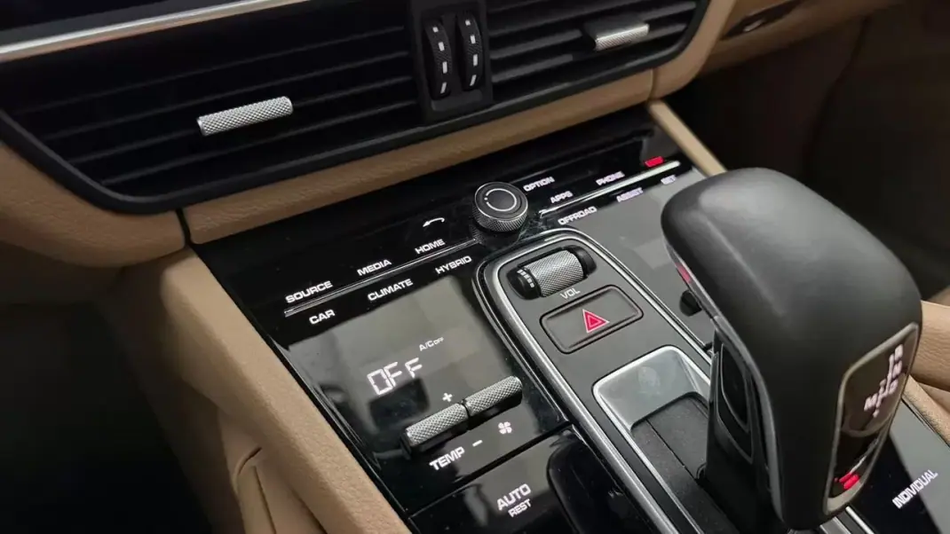 Porsche Cayenne Coupé 2019 - 69990 EUR, 59352 km - 59352km - foto 28 de 32