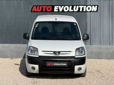 Peugeot 2006 - 5450 EUR, 149000 km - AUTO.MOTO.pt - 149000km - foto 2 de 12