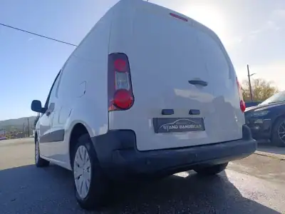 Citroën BERLINGO 3 LUGARES 2017 - 9000 EUR, 220000 km - AUTO.MOTO.pt - 220000km - foto 14 de 30