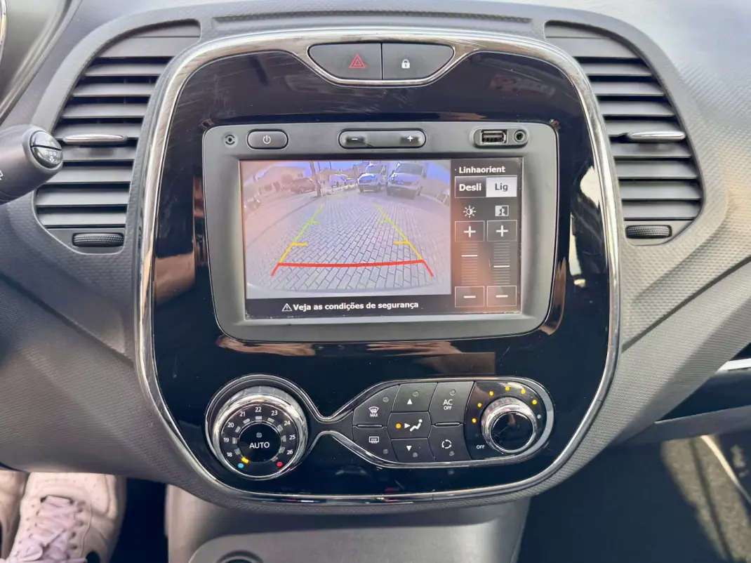 Renault Captur 2015 - 10990 EUR, 137000 km - AUTO.MOTO.pt - 137000km - foto 12 de 19