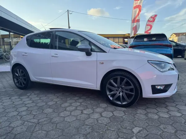 SEAT Ibiza 2014 - 11500 EUR, 93000 km - AUTO.MOTO.pt - 93000km - foto 5 de 41