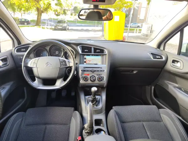 Citroën C4 2015 - 9980 EUR, 157000 km - AUTO.MOTO.pt - 157000km - foto 23 de 43