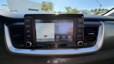 Kia Stonic 2020 - 13990 EUR, 94712 km - AUTO.MOTO.pt - 94712km - foto 11 de 16
