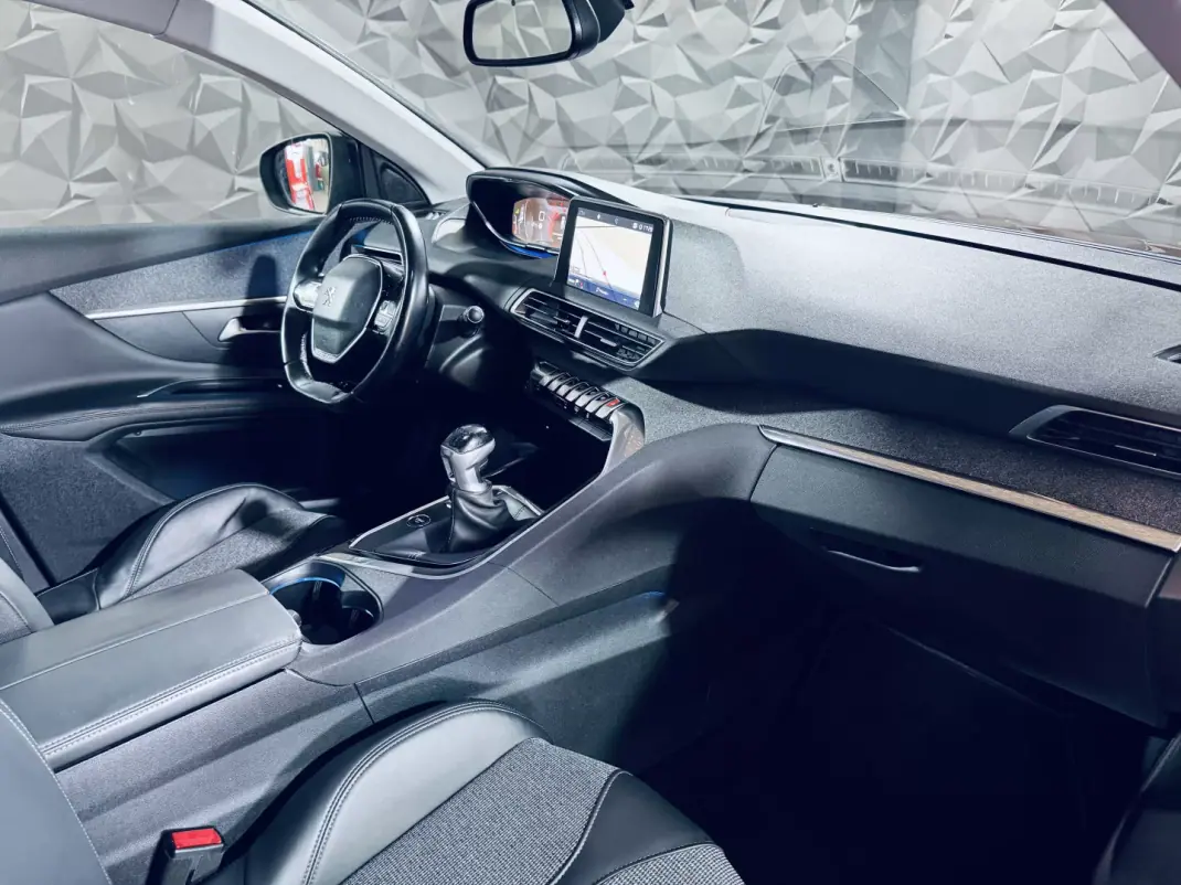 Peugeot 3008 2018 - 15750 EUR, 113812 km - 113812km - foto 20 de 43