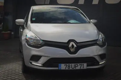 Renault Clio 2018 - 12480 EUR, 121000 km - AUTO.MOTO.pt - 121000km - foto 5 de 13