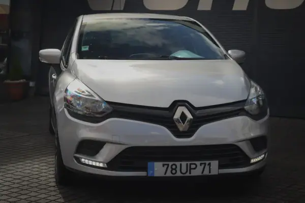 Renault Clio 2018 - 12480 EUR, 121000 km - AUTO.MOTO.pt - 121000km - foto 5 de 13