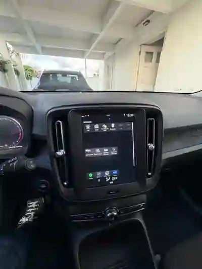 Volvo XC 40 2023 - 27000 EUR, 75000 km - AUTO.MOTO.pt - 75000km - foto 3 de 4