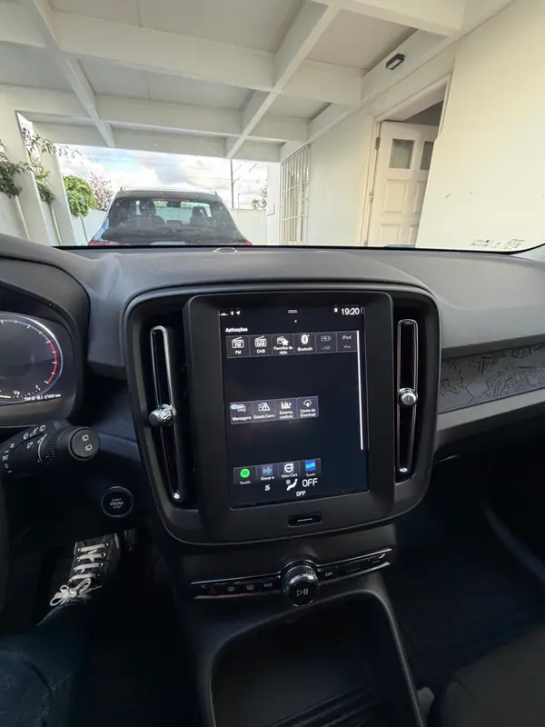 Volvo XC 40 2023 - 27000 EUR, 75000 km - AUTO.MOTO.pt - 75000km - foto 3 de 4
