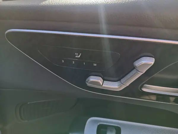 Mercedes-Benz GLC 300 2023 - 59999 EUR, 21000 km - AUTO.MOTO.pt - 21000km - foto 19 de 19