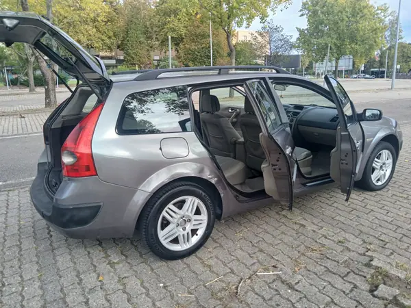 Renault Mégane Break 2004 — foto 2 de 12