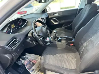 Peugeot 308 2016 - 13490 EUR, 138000 km - 138000km - foto 6 de 8