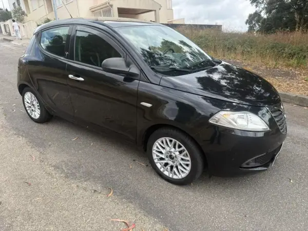 Lancia Ypsilon 2013 - 5990 EUR, 135000 km - AUTO.MOTO.pt - 135000km - foto 3 de 26