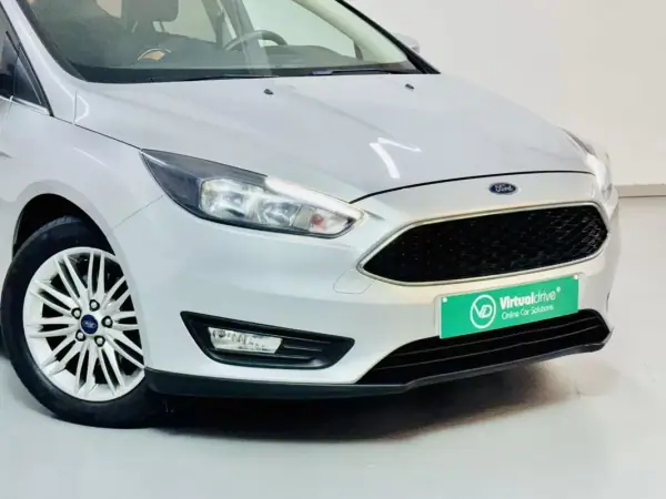 Ford Focus 2018 - 9950 EUR, 76000 km - AUTO.MOTO.pt - 76000km - foto 4 de 50