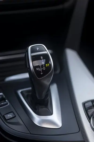 BMW 320 2015 - 19900 EUR, 190600 km - AUTO.MOTO.pt - 190600km - foto 16 de 32