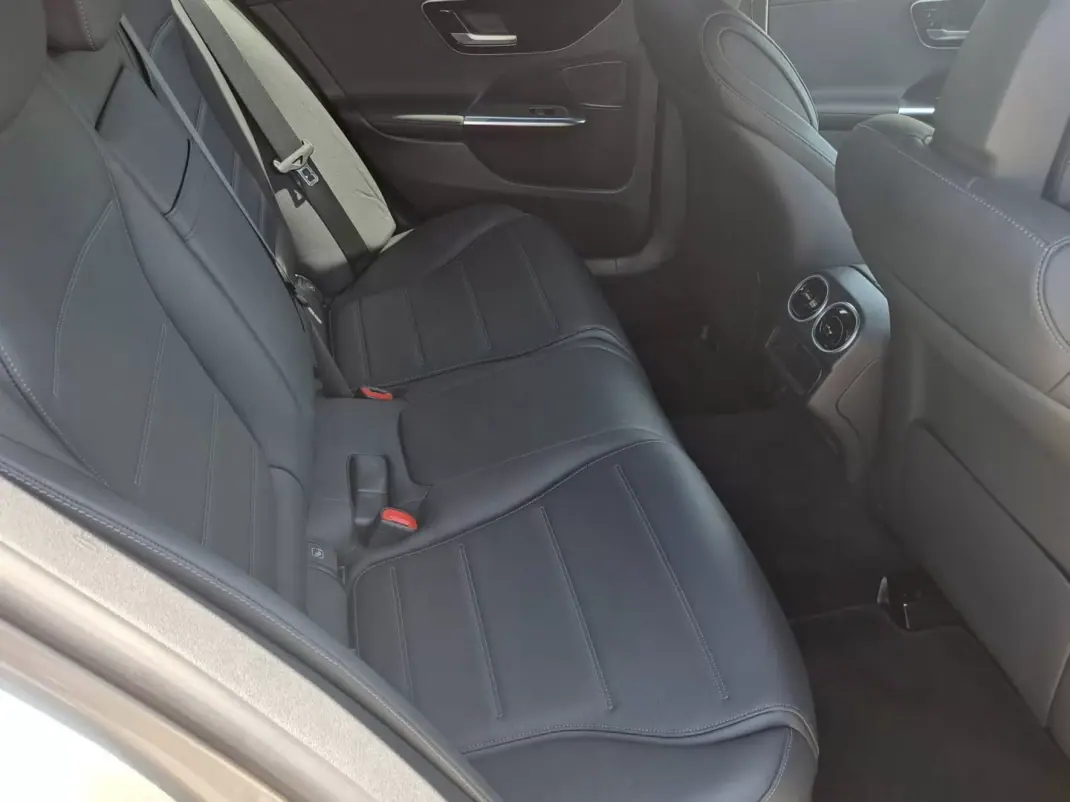 Mercedes-Benz C 300e 2022 - 38990 EUR, 59000 km - 59000km - foto 24 de 47