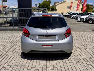 Peugeot 208 2019 - 11990 EUR, 53000 km - AUTO.MOTO.pt - 53000km - foto 4 de 19