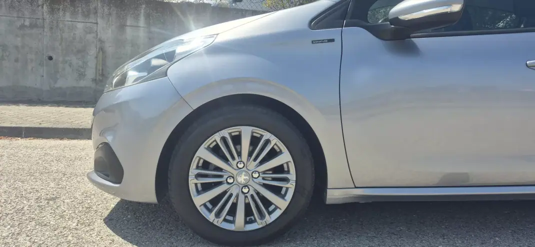 Peugeot 208 2019 - 10750 EUR, 107000 km - 107000km - foto 5 de 29