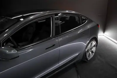 Tesla Model 3 2021 — foto 4 de 13