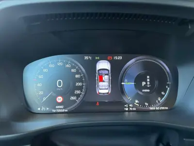 Volvo XC 40 2020 - 29900 EUR, 68976 km - AUTO.MOTO.pt - 68976km - foto 21 de 35