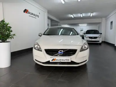 Volvo V40 2014 - 10990 EUR, 187000 km - AUTO.MOTO.pt - 187000km - foto 3 de 21
