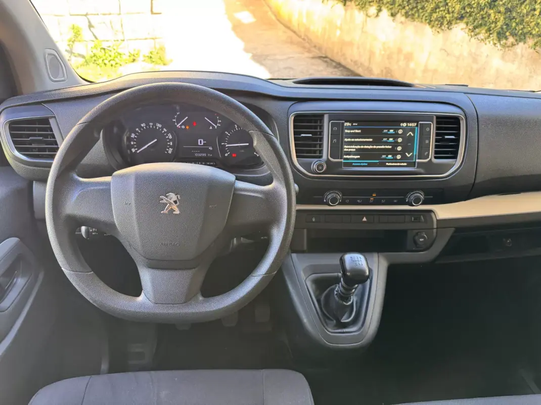 Peugeot Traveller 2022 - 29900 EUR, 103299 km - 103299km - foto 8 de 22