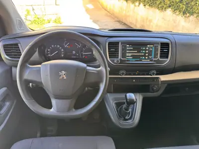 Peugeot Traveller 2022 - 29900 EUR, 103299 km - 103299km - foto 8 de 22